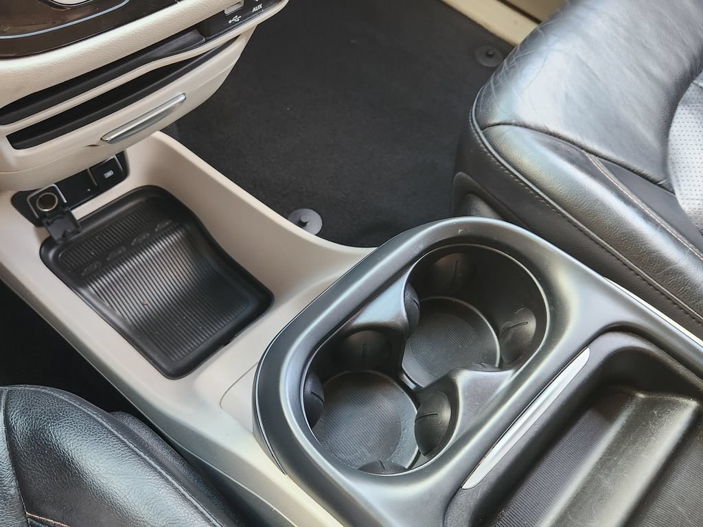 Used 2018 Chrysler Pacifica Touring-L FWD image 21