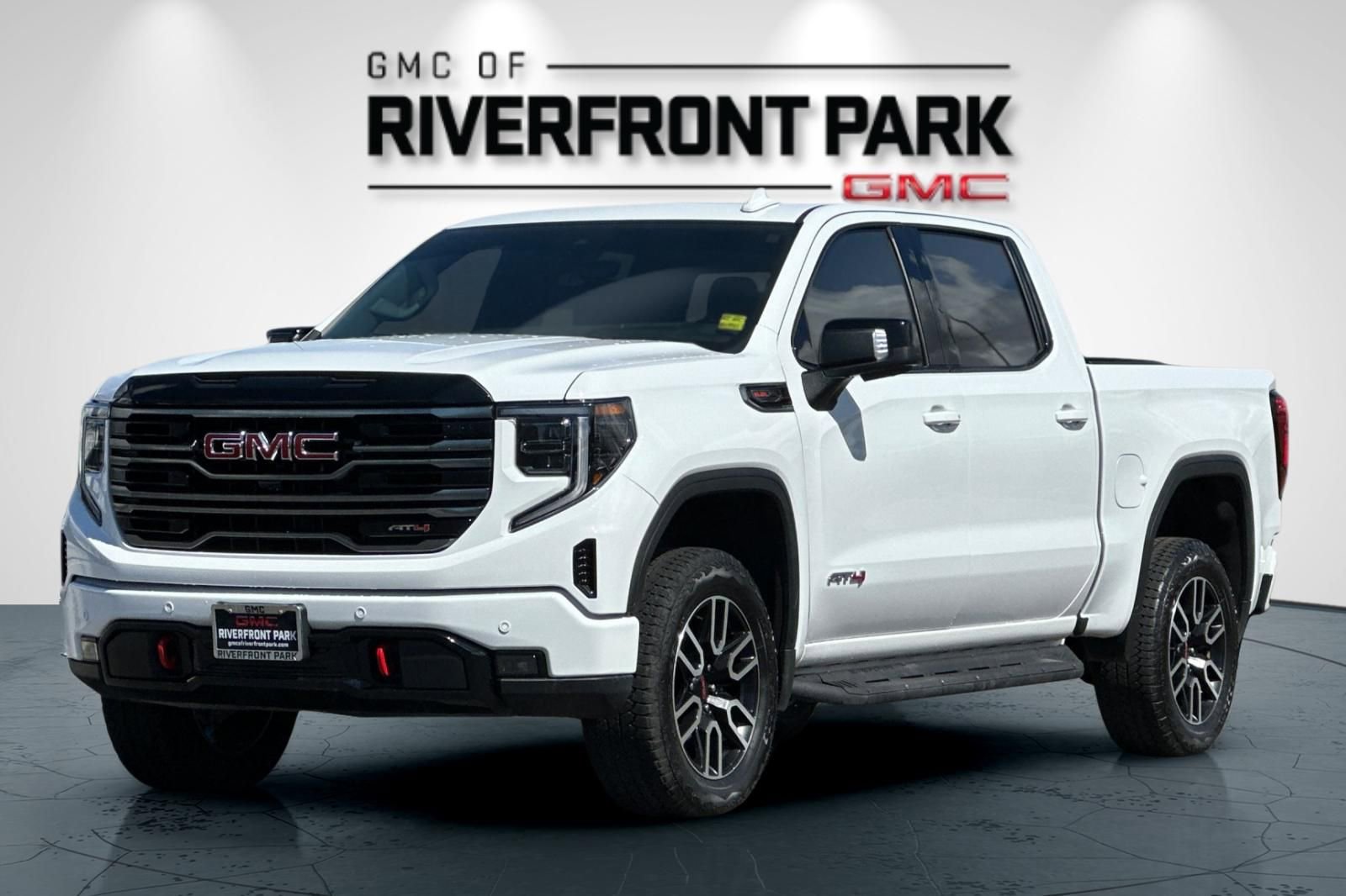 Used 2025 GMC Sierra 1500 AT4 w/ AT4 Premium Package AWD/4WD image 7