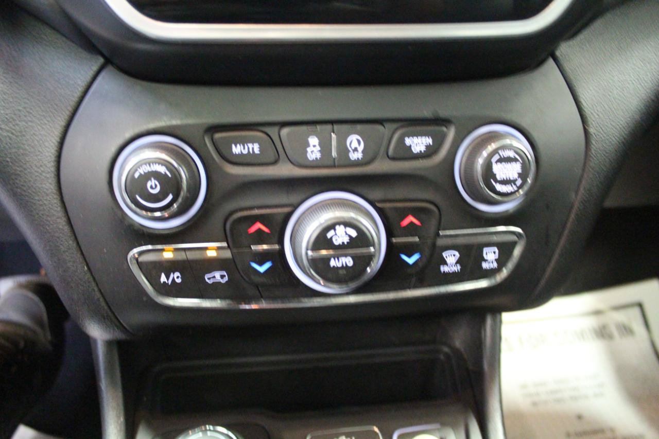 Used 2021 Jeep Cherokee Limited w/ Elite Package AWD/4WD image 18