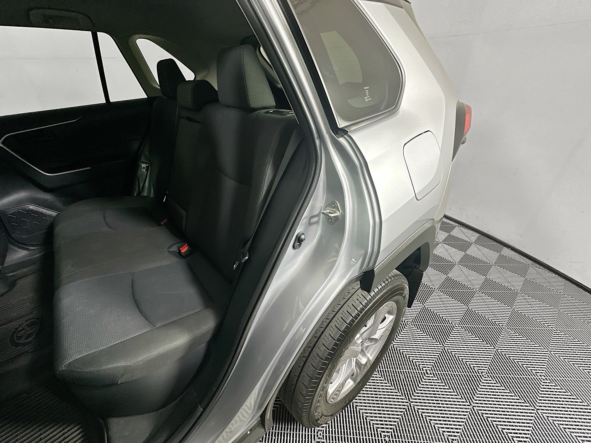 Used 2025 Toyota RAV4 LE AWD/4WD image 25
