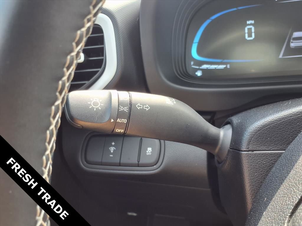 Used 2024 Hyundai Venue Limited image 18