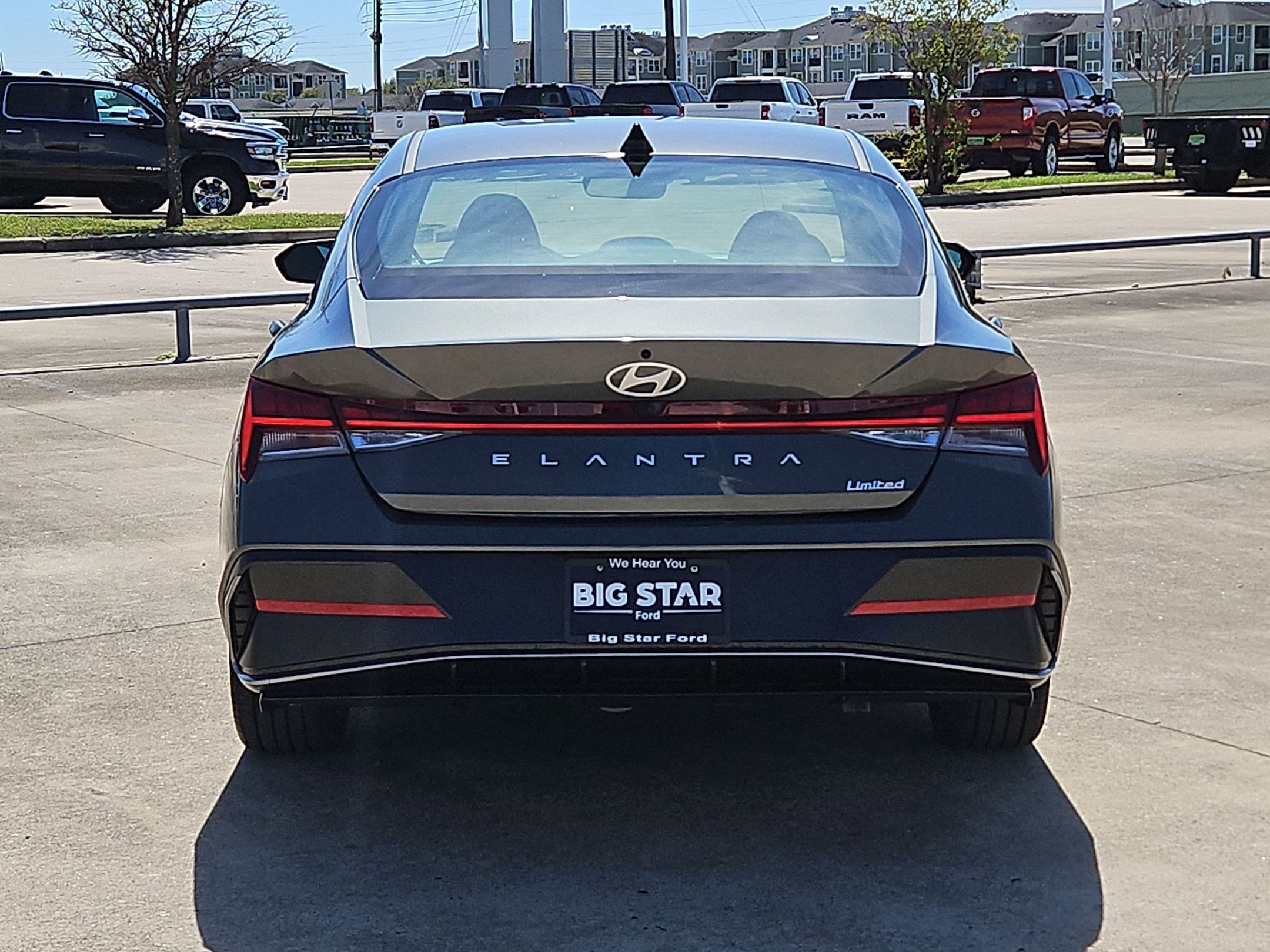 Used 2025 Hyundai Elantra Limited image 5