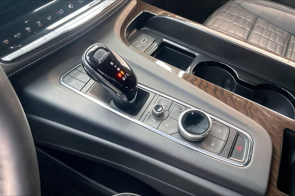 Used 2024 Cadillac Escalade Sport Platinum w/ LPO, ONYX Package AWD/4WD image 15