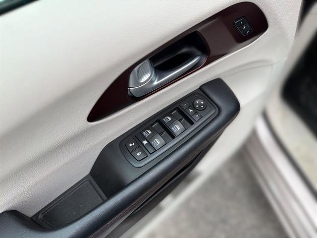 Used 2017 Chrysler Pacifica Limited w/ Advanced Safetytec Group image 15