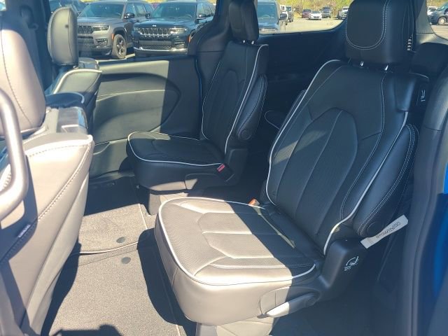 New 2026 Chrysler Pacifica Limited AWD/4WD image 17