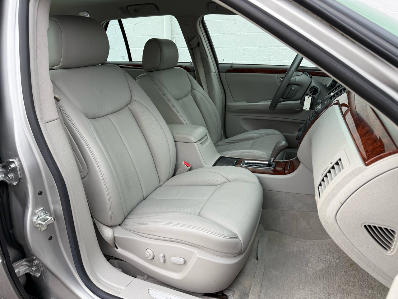 Used 2006 Cadillac DTS image 29