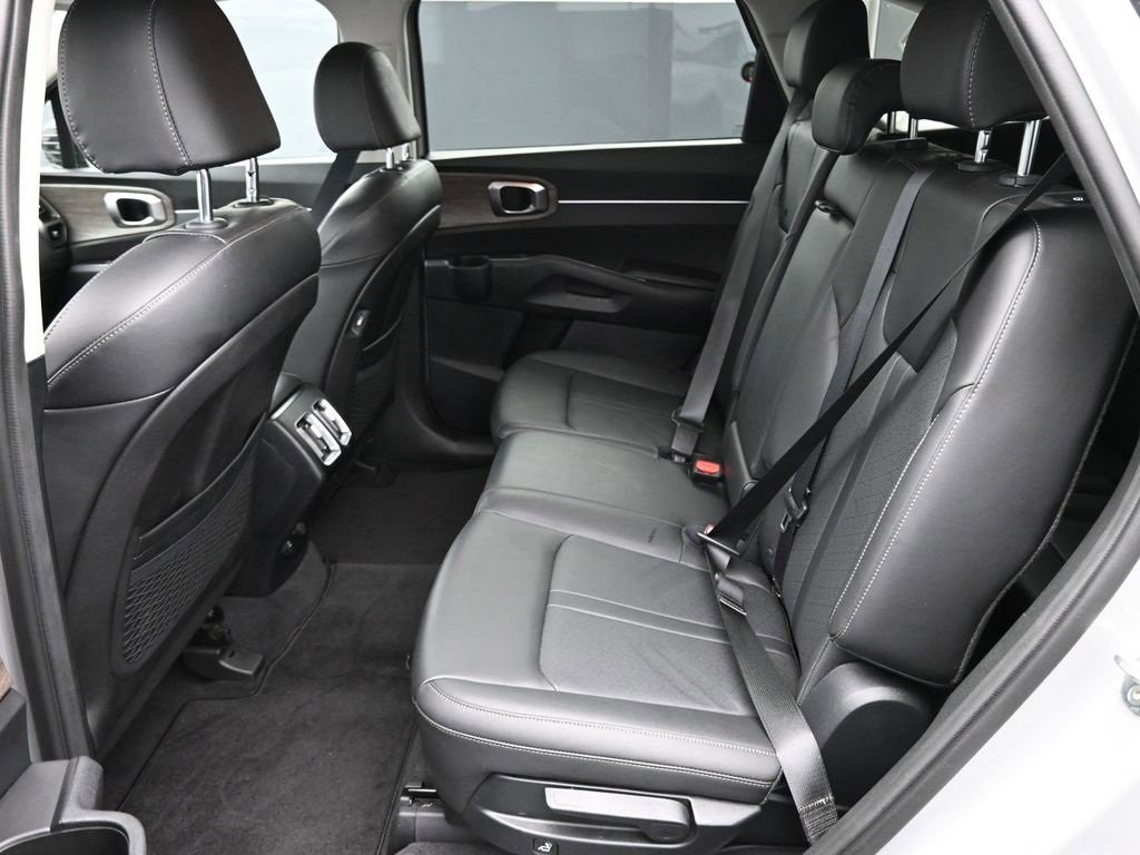 Used 2022 Kia Sorento S image 12