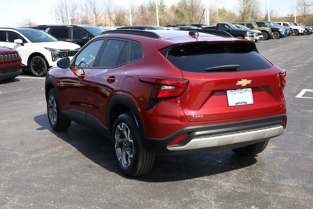 Used 2025 Chevrolet Trax LT FWD image 6