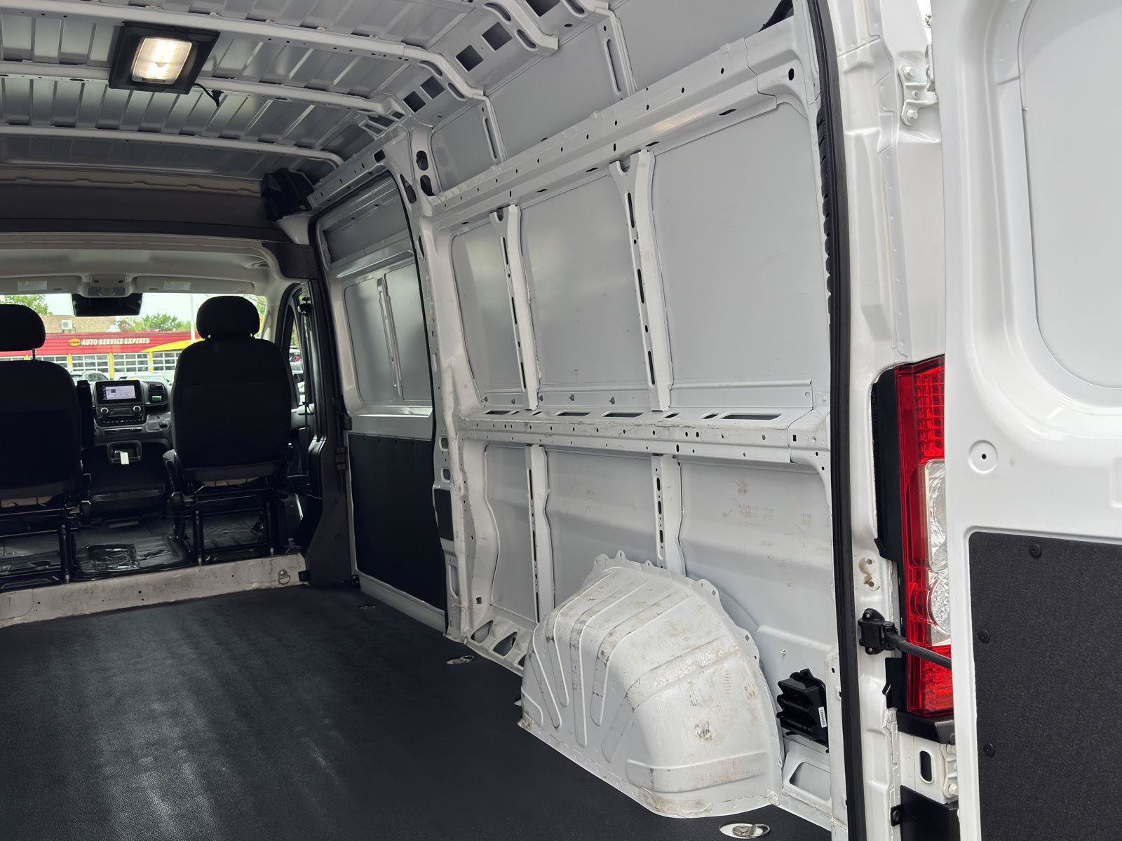 Used 2025 RAM ProMaster 2500 w/ Convenience Group FWD image 7
