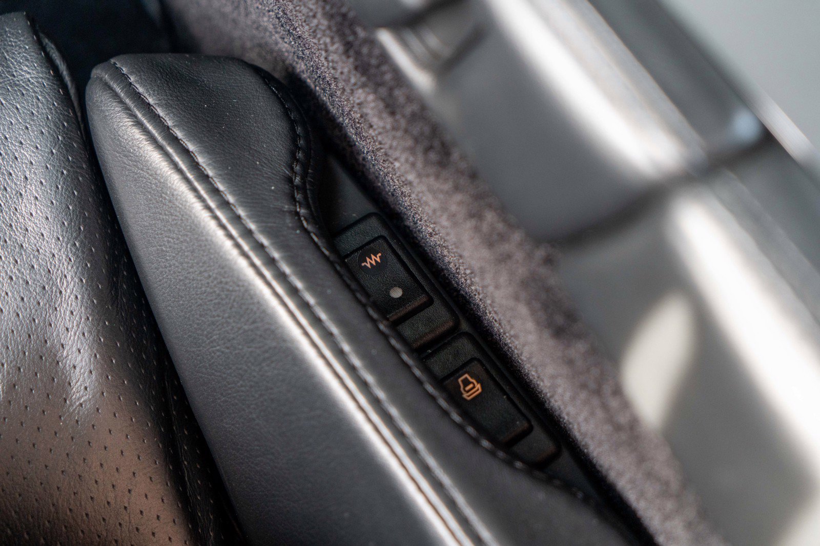 Used 2006 Aston Martin DB9 Coupe RWD image 39