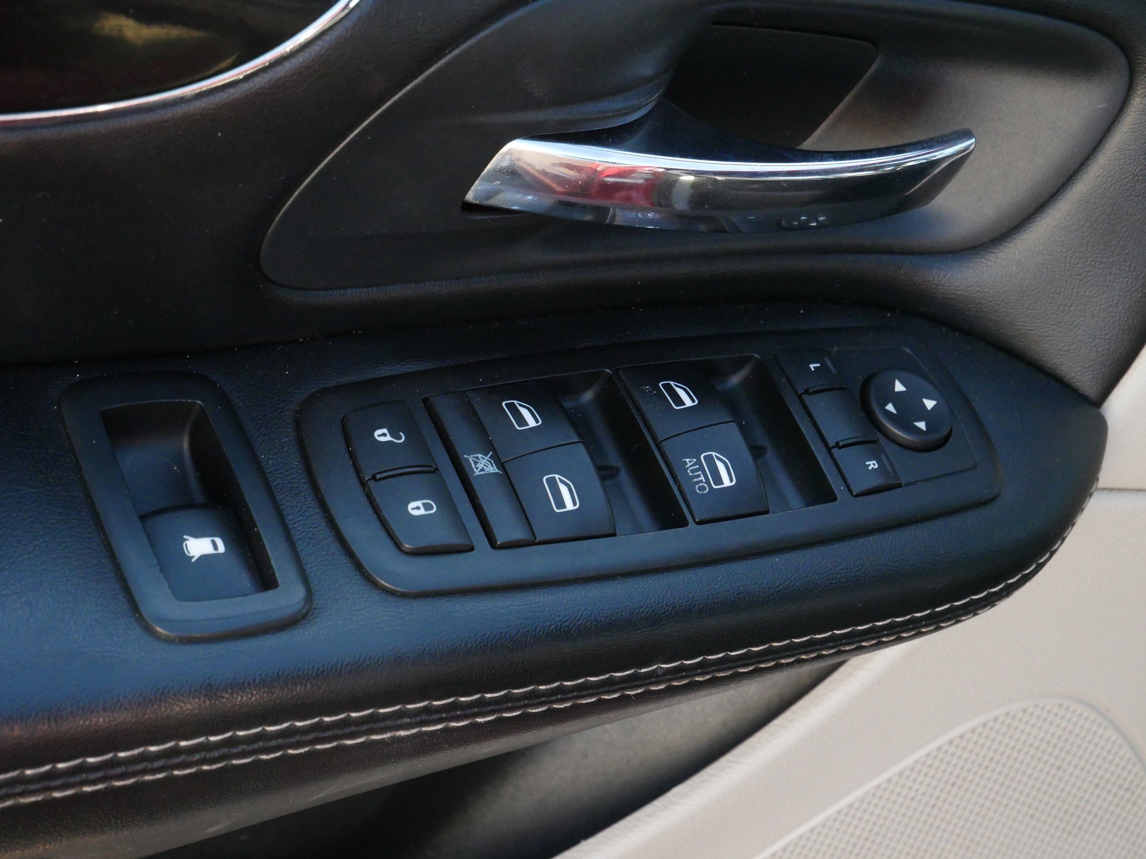 Used 2014 Dodge Grand Caravan SE image 19