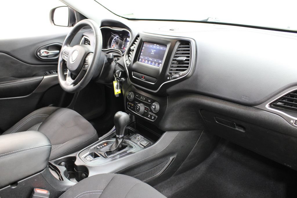 Used 2019 Jeep Cherokee Latitude w/ Popular Appearance Group FWD image 22