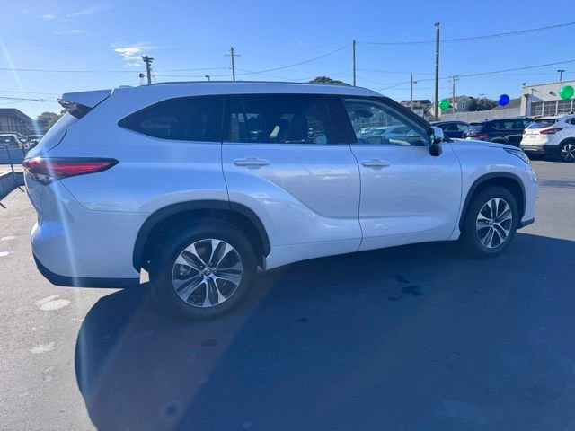Used 2022 Toyota Highlander XLE FWD image 9