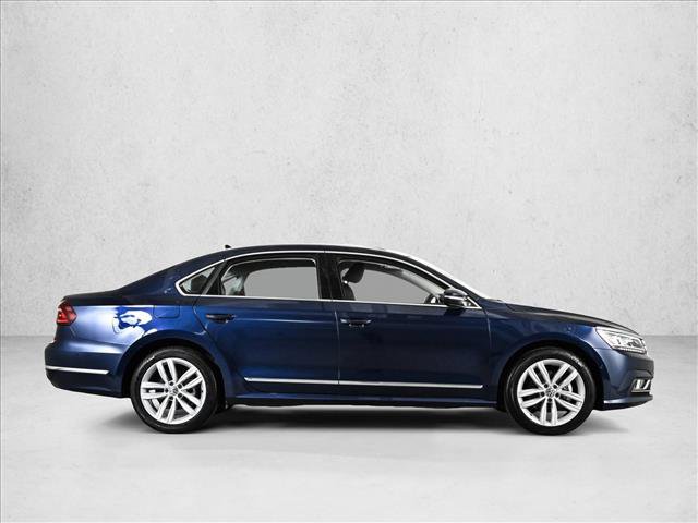 Used 2018 Volkswagen Passat 2.0T SEL Premium image 4