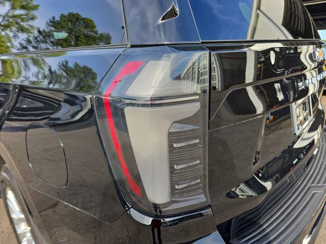 Used 2025 Chevrolet Suburban Premier image 35
