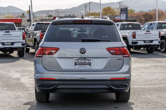 Used 2024 Volkswagen Tiguan SE AWD/4WD image 4