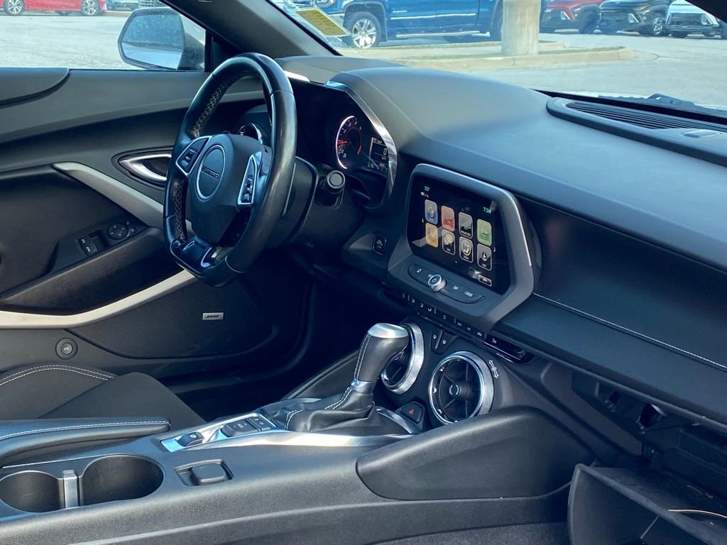 Used 2018 Chevrolet Camaro LT w/ RS Package image 30