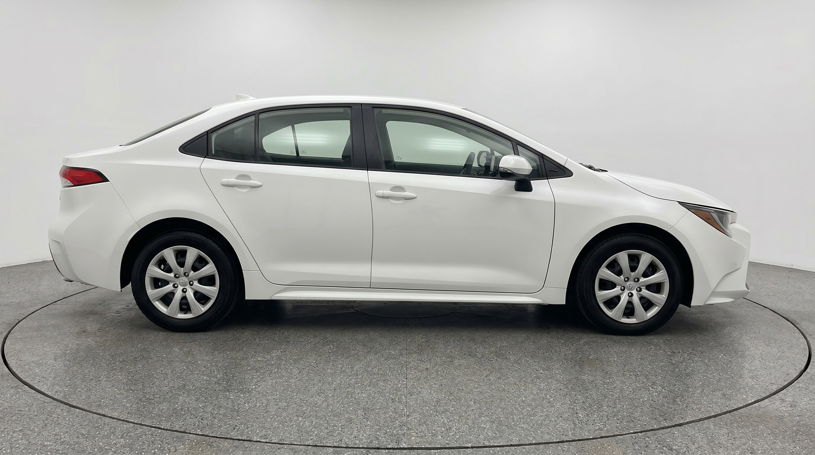 Used 2025 Toyota Corolla LE FWD image 11