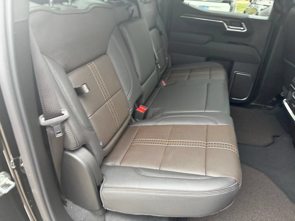 Used 2026 Chevrolet Silverado 1500 High Country w/ Technology Package RWD image 35