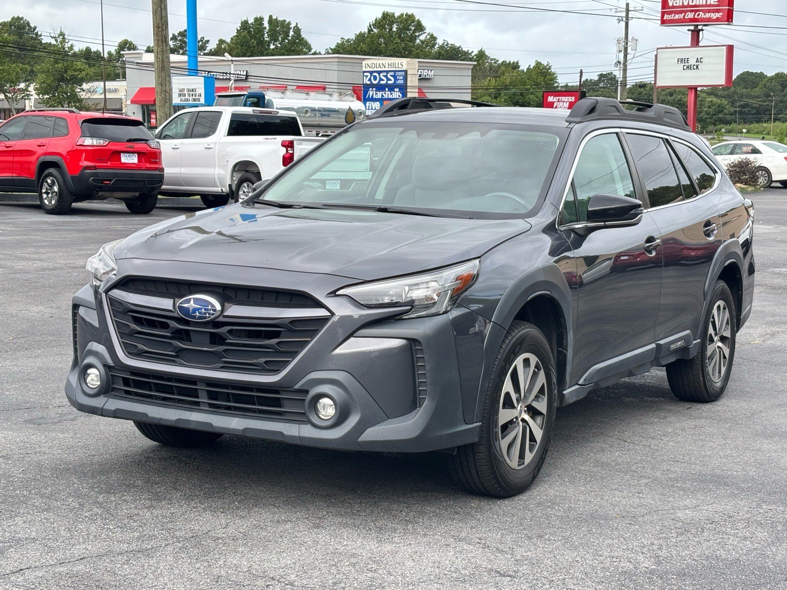 Used 2023 Subaru Outback Premium AWD/4WD image 2