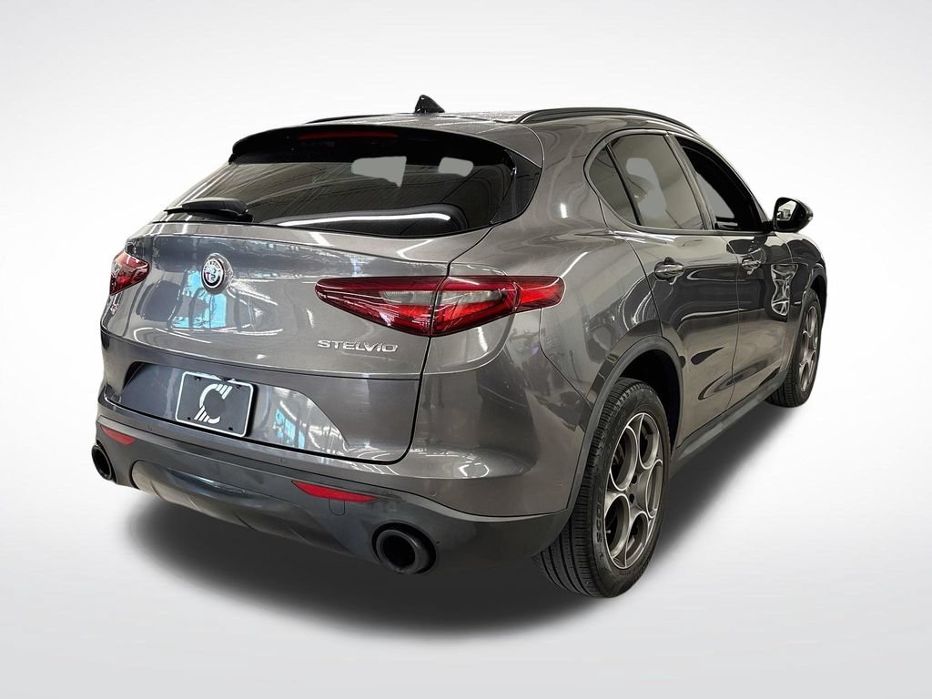 Used 2023 Alfa Romeo Stelvio Sprint AWD/4WD image 5