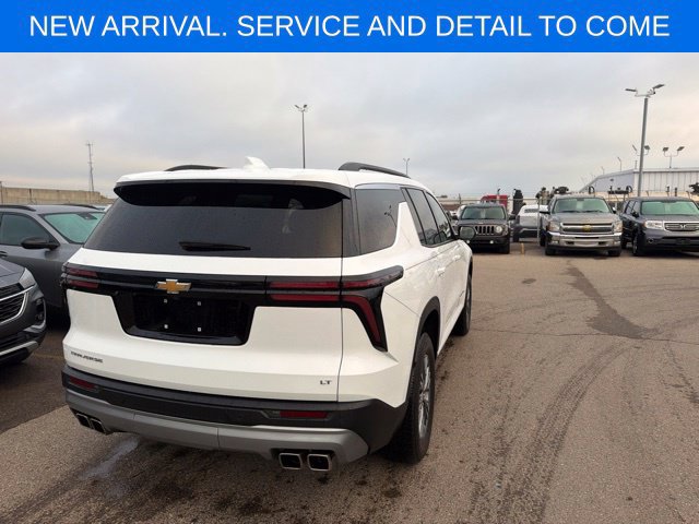Used 2024 Chevrolet Traverse LT w/ Trailering Package FWD image 8