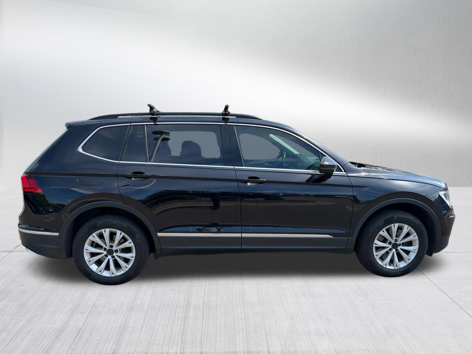 Used 2018 Volkswagen Tiguan SE AWD/4WD image 4