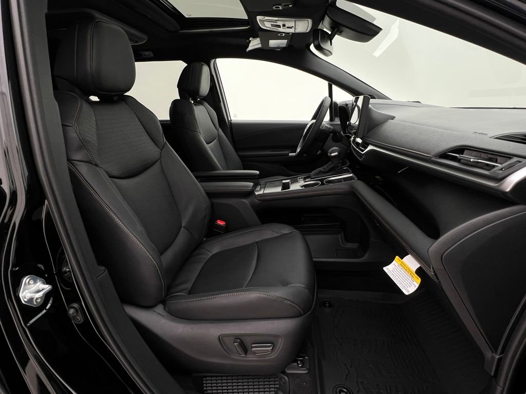 Used 2025 Toyota Sienna XLE Woodland Edition image 15