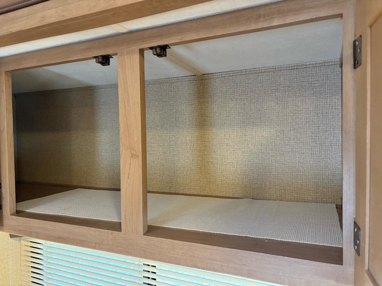 Used 2018 Ford E-450 and Econoline 450 Super Duty w/ Motorhome Prep Package RWD image 59