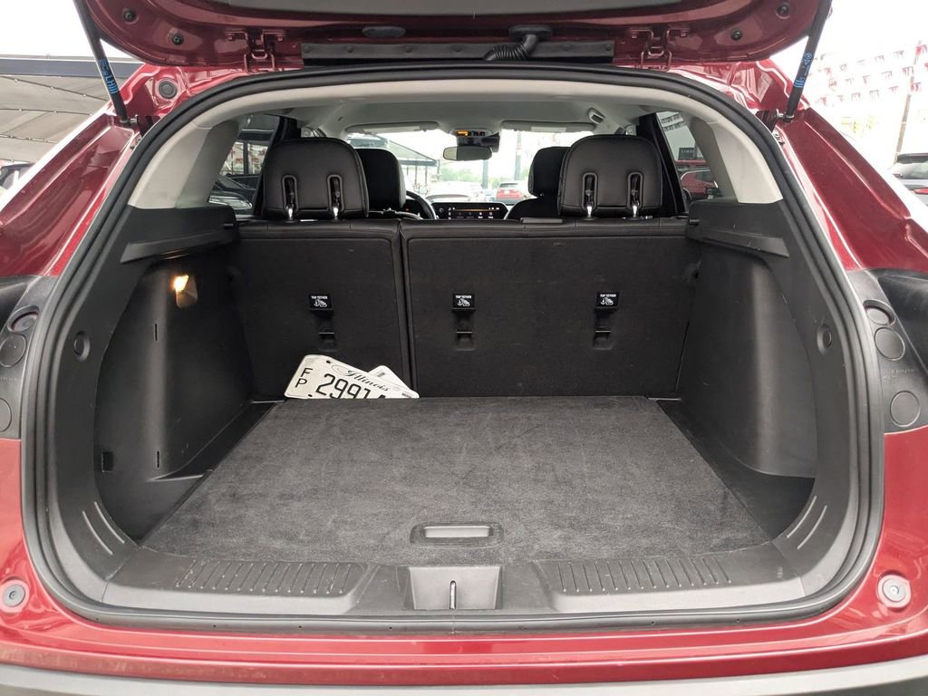 Used 2025 Chevrolet Trax LT w/ LT Convenience Package FWD image 24