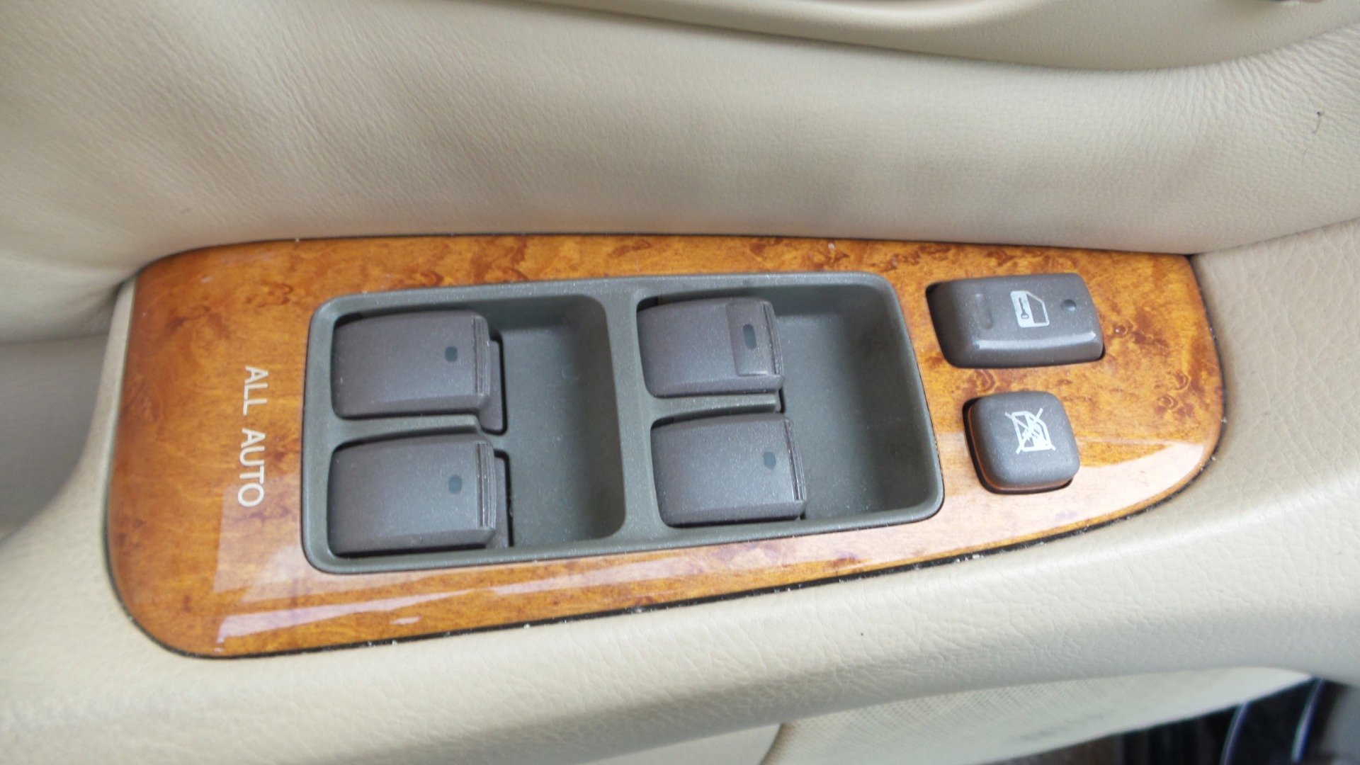 Used 2004 Lexus LS 430 image 29