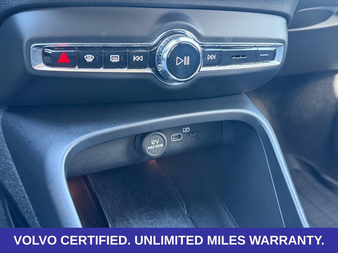 Certified 2024 Volvo XC40 B5 Core AWD/4WD image 27