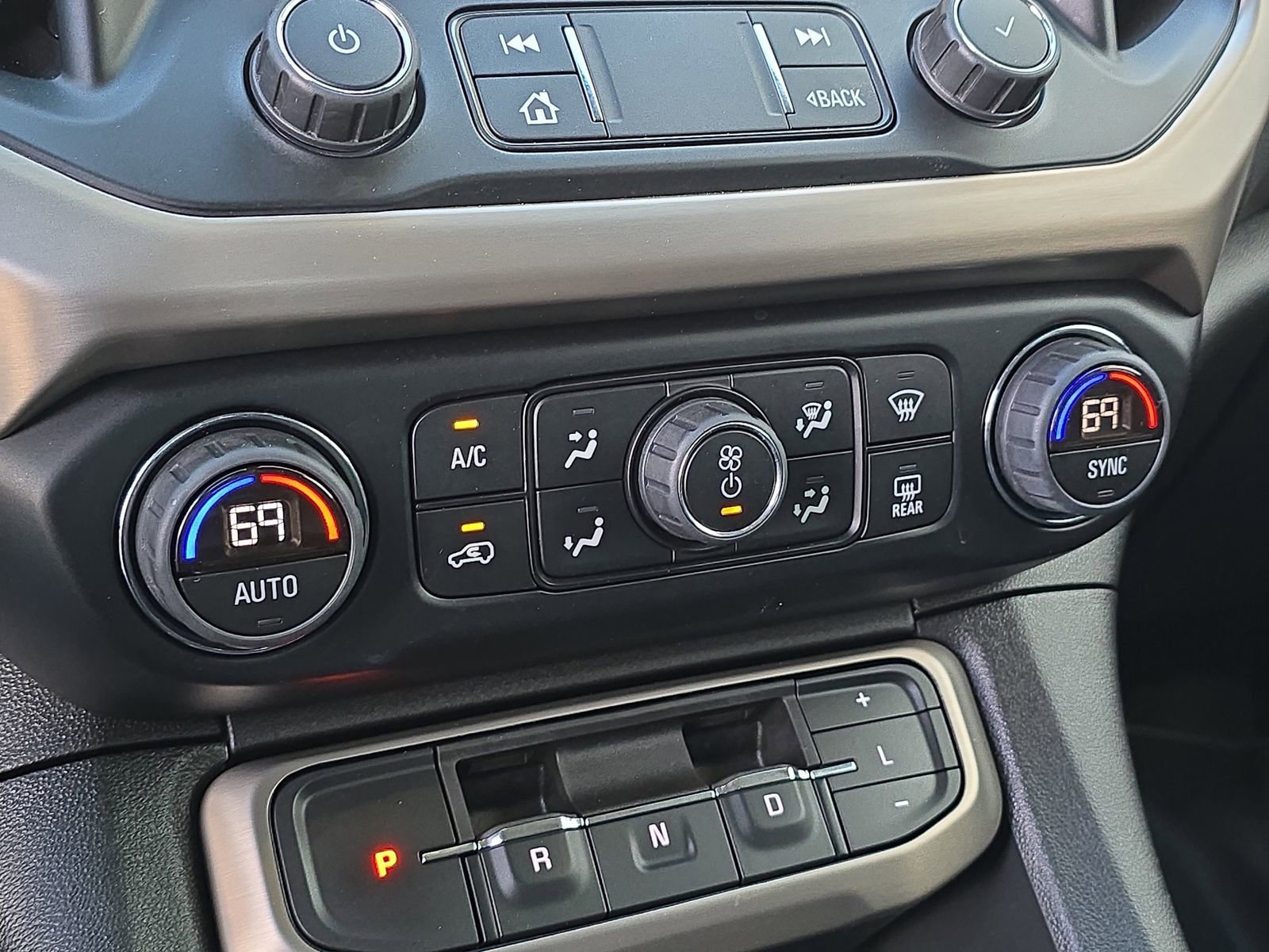 Used 2023 GMC Acadia Denali w/ Denali Technology Package image 28