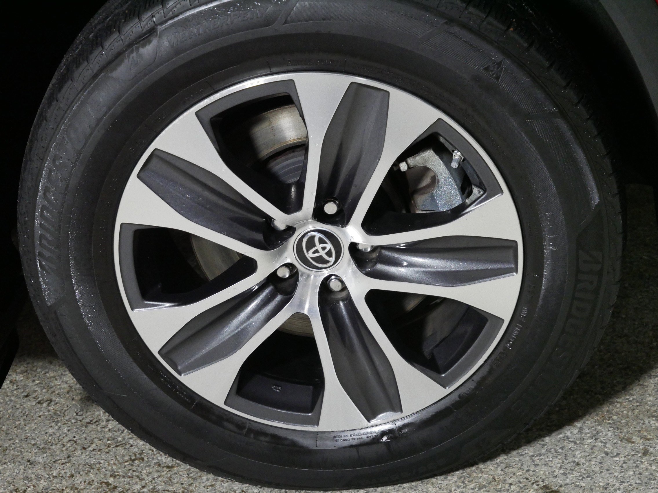 Used 2021 Toyota Highlander XLE AWD/4WD image 15