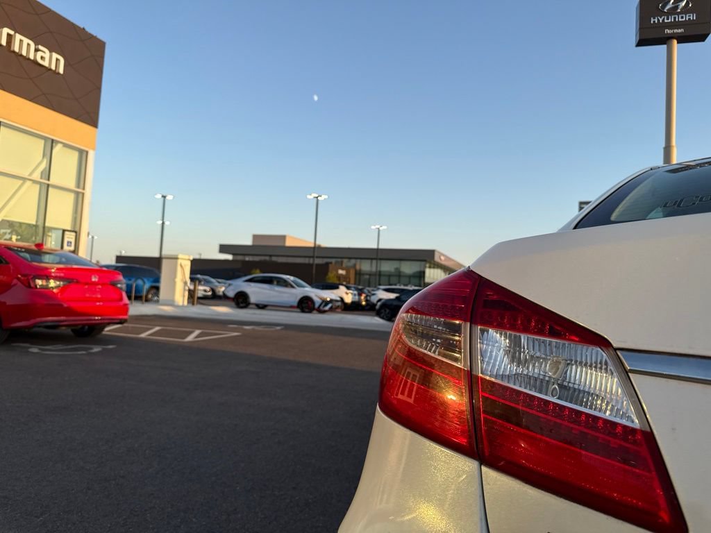 Used 2013 Hyundai Genesis 3.8 w/ Premium Pkg RWD image 10