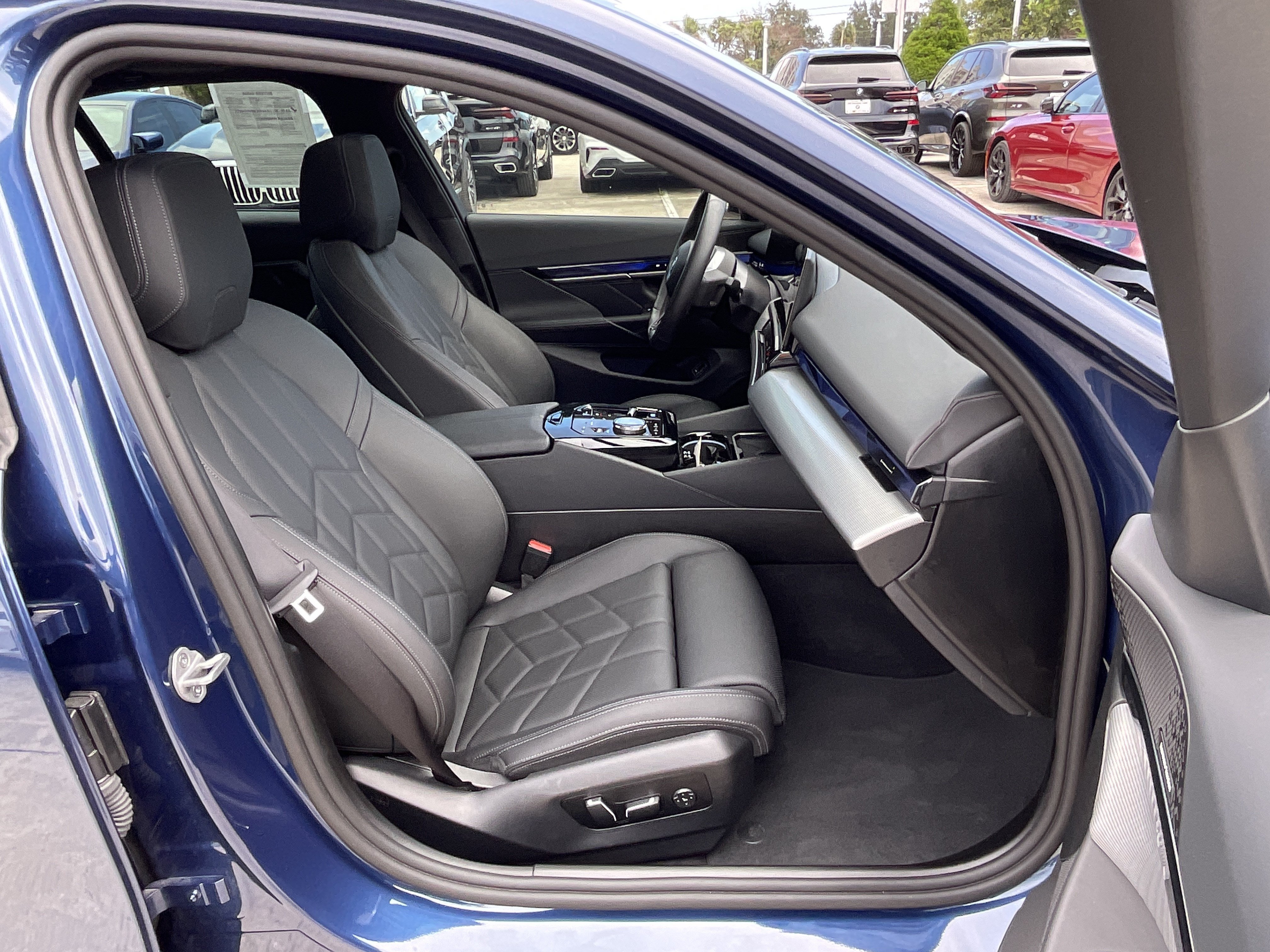 Certified 2025 BMW i5 xDrive40 w/ M Sport Package AWD/4WD image 21