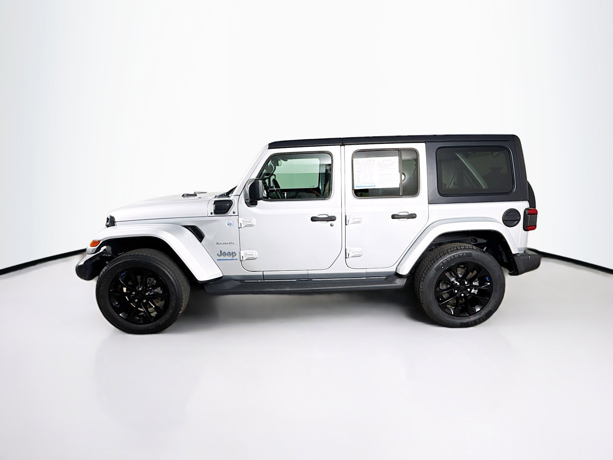 Used 2023 Jeep Wrangler Unlimited Sahara w/ Cold Weather Group image 7