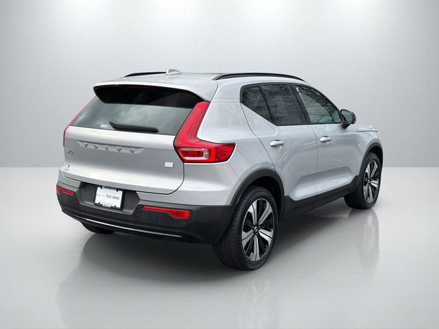 Used 2023 Volvo XC40 Recharge Plus image 7