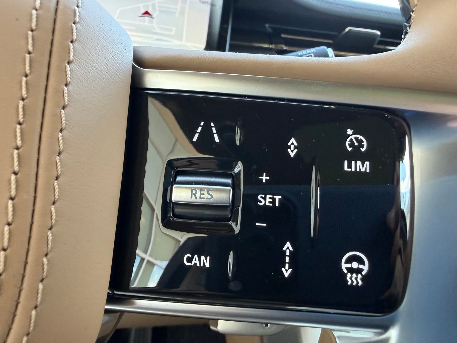 New 2026 Land Rover Range Rover Long Wheelbase SE image 12