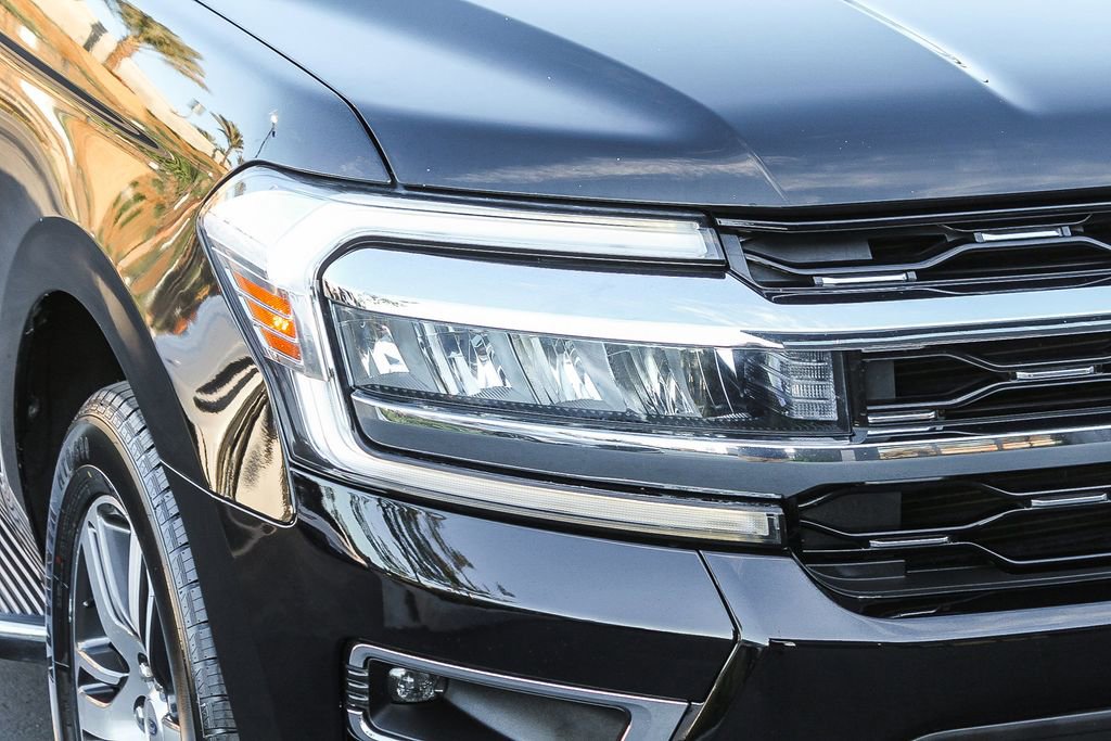 Used 2023 Ford Expedition Limited RWD image 4