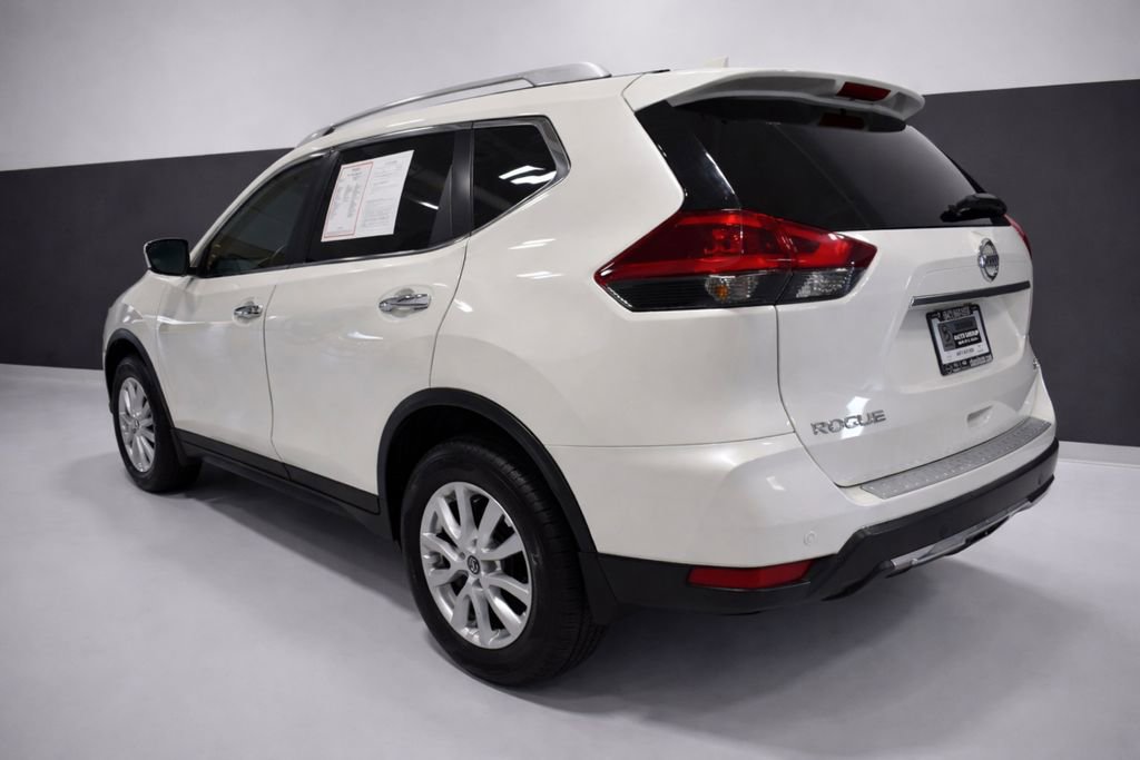 Used 2019 Nissan Rogue SV image 3