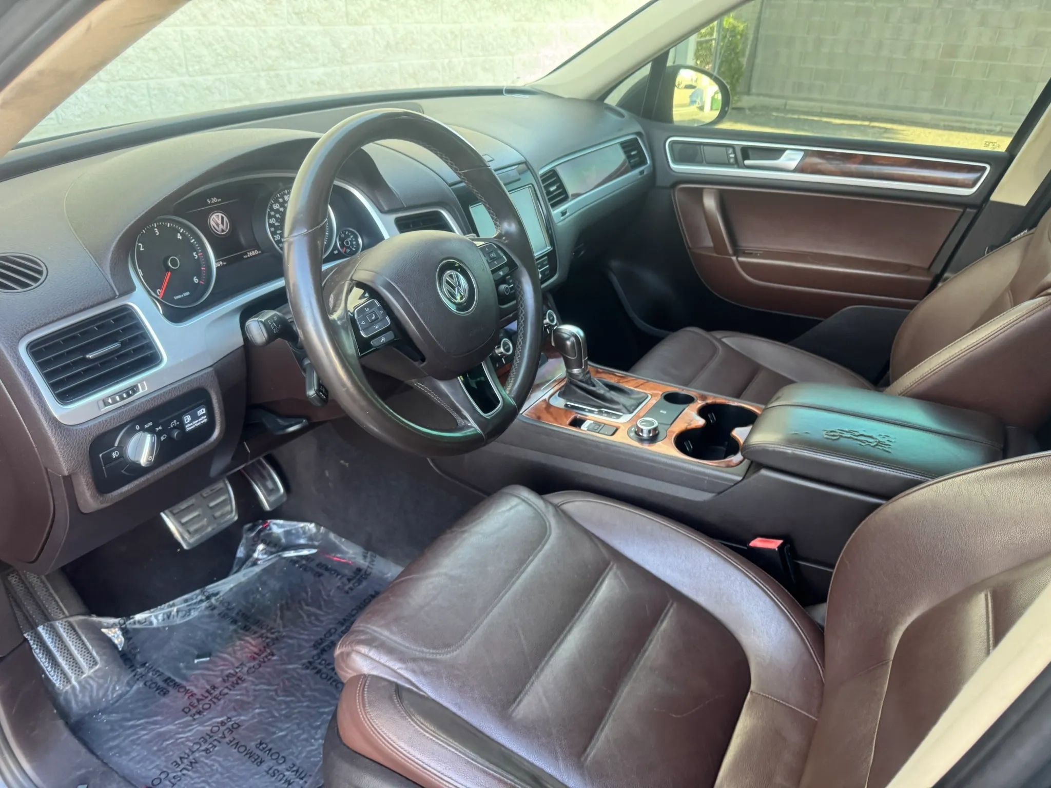 Used 2012 Volkswagen Touareg TDI AWD/4WD image 8