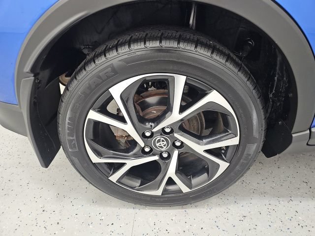 Used 2018 Toyota C-HR XLE FWD image 7
