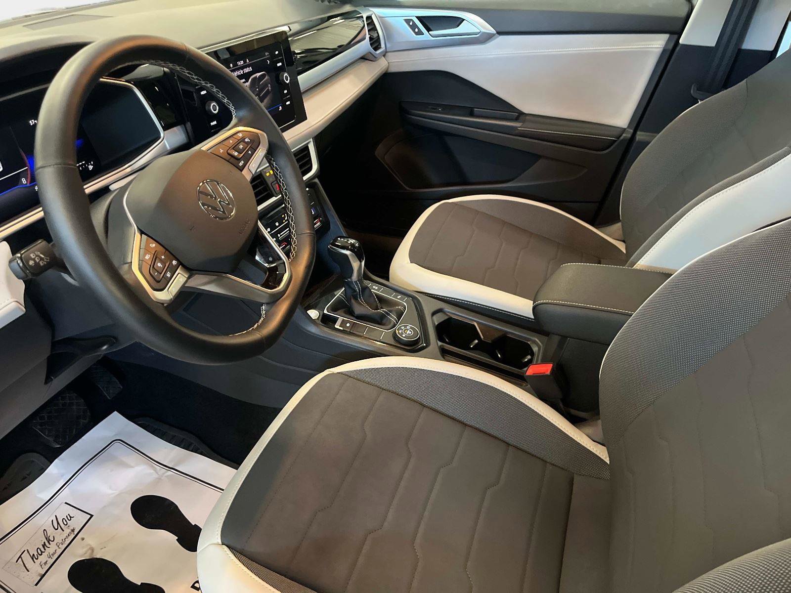 Used 2025 Volkswagen Taos SE image 22