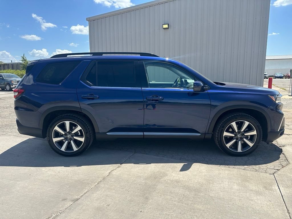 Used 2023 Honda Pilot Touring image 4
