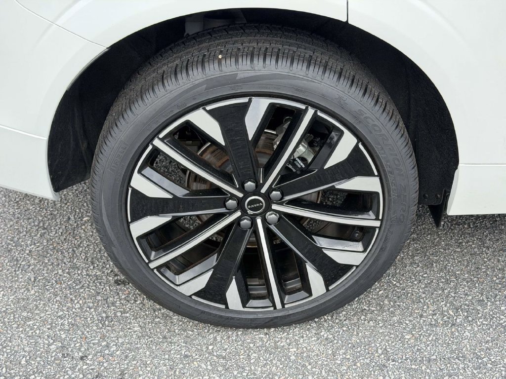 New 2026 Volvo XC60 B5 Ultra w/ Protection Package Premier AWD/4WD image 24