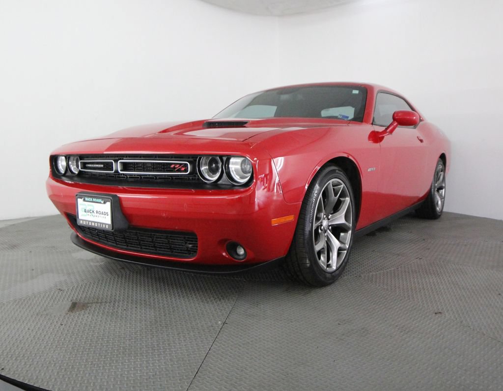Used 2016 Dodge Challenger R/T w/ Driver Convenience Group RWD image 3