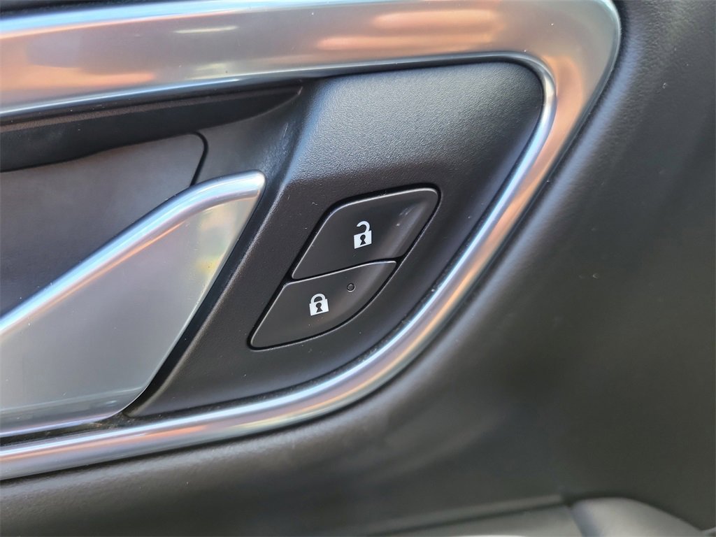 Used 2021 GMC Yukon SLT w/ SLT Premium Package image 27