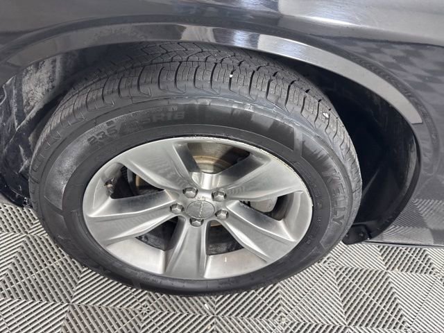 Used 2016 Dodge Challenger SXT w/ Driver Convenience Group RWD image 10