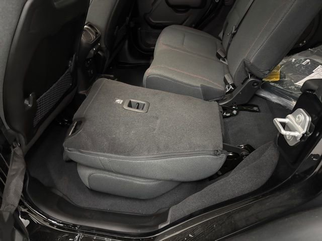 Used 2025 Jeep Wrangler Unlimited Rubicon w/ Convenience Group image 6